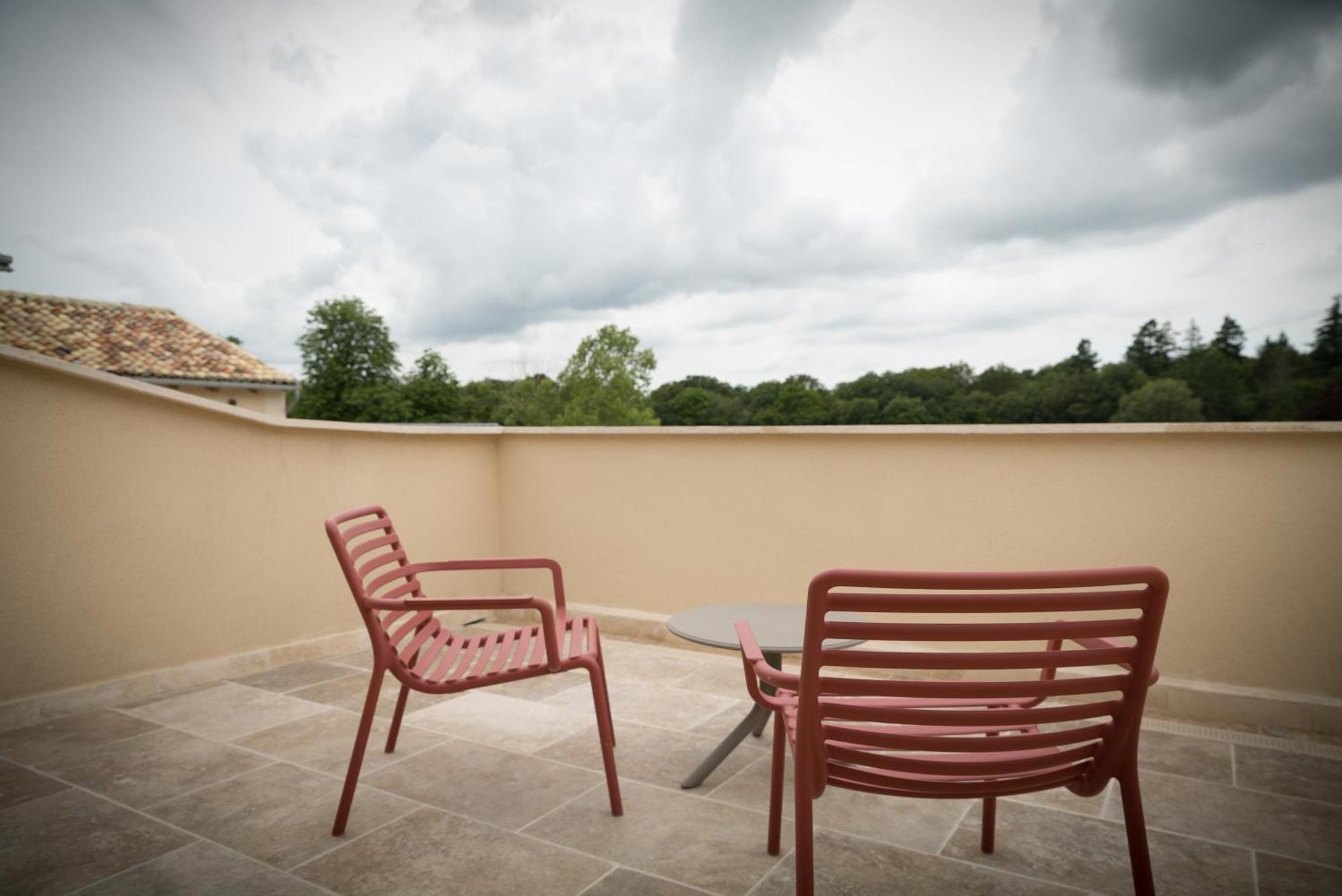Domaine De L'Ecorcerie Fontaine-le-Comte Exterior foto