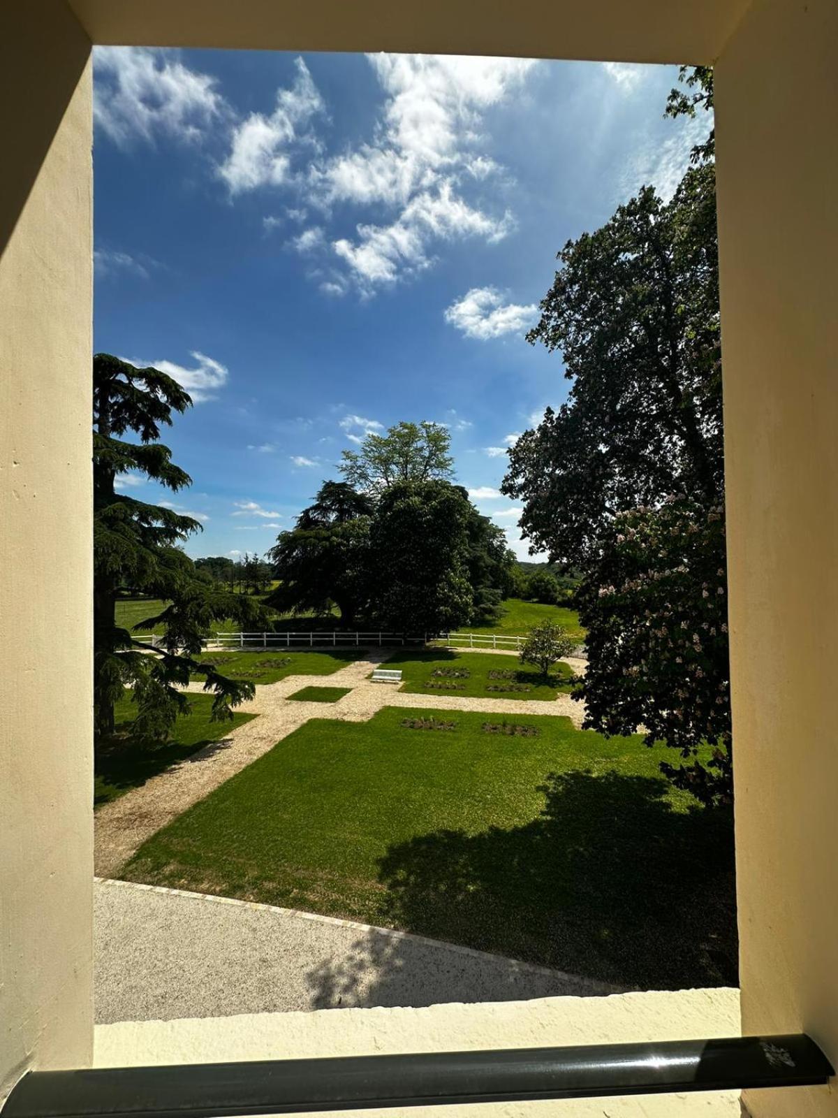 Domaine De L'Ecorcerie Fontaine-le-Comte Exterior foto